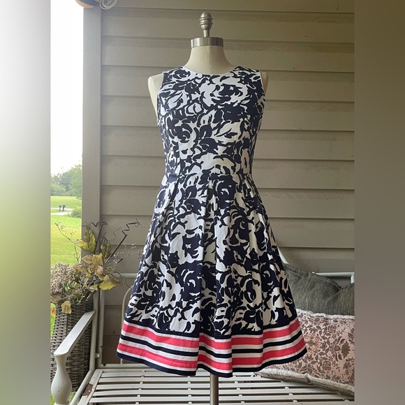 LIKE NEW Liz Claiborne Dress Navy and White Floral | Size 4 - Picture 1 of 9